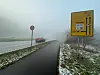Der Radweg rechts der Bundesstraße wird im Winter nur unregelmäßig von Schnee und Eis befreit.