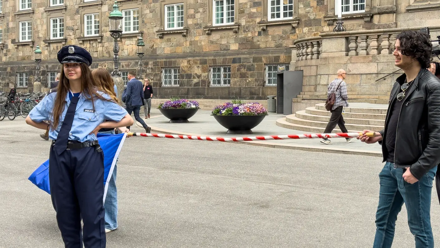 Sofie Knauer verwehrt Personen ohne Pass den Zugang zum Folketing.