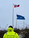 Die Flagge Grönlands auf dem Knivsberg.
