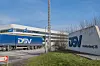 DSV-Lkw und beschilderter Eingang vor dem DSV-Hauptsitz in Hedehusene.