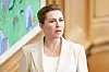 Mette Frederiksen erschien am Donnerstag im Plenarsaal des Folketings, wo eine Dringlichkeitssitzung zum Lebensmittelcheck abgehalten wurde.