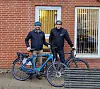 Claus Lomholdt Poulsen von der Versicherung Vejle Brand und Jens Leth, Chef der Fahrradhandelskette Bike&Co.